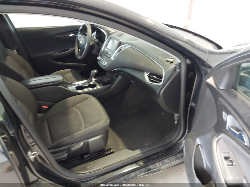 CHEVROLET MALIBU 2018 VIN 1G1ZD5ST3JF176810