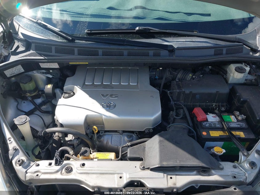 2010 TOYOTA SIENNA XLE · Photo 10
