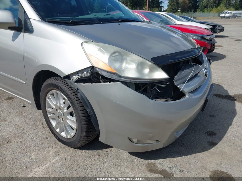 2010 TOYOTA SIENNA XLE · Photo 14