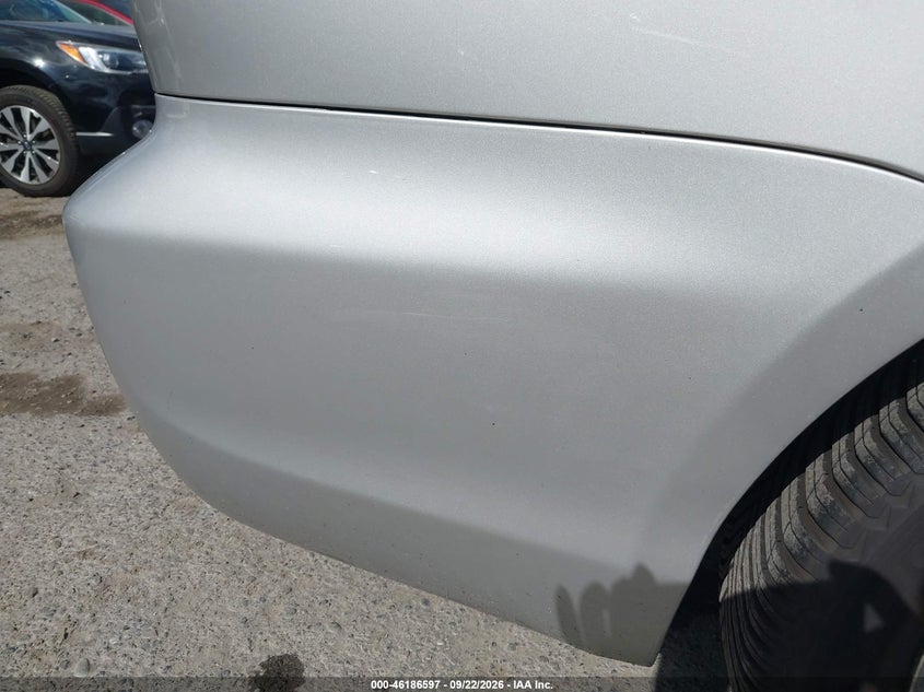 2010 TOYOTA SIENNA XLE · Photo 15