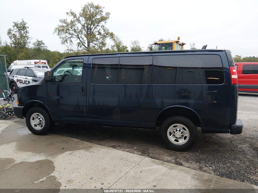 CHEVROLET EXPRESS PASSENGER 2015 VIN 1GAWGPFF5F1281427