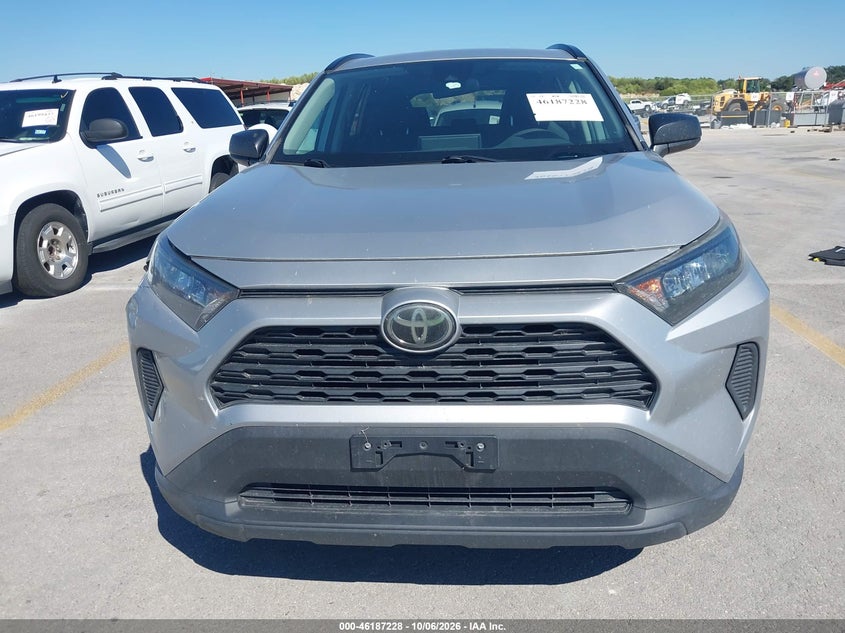 2020 TOYOTA RAV4 LE · Фото 13