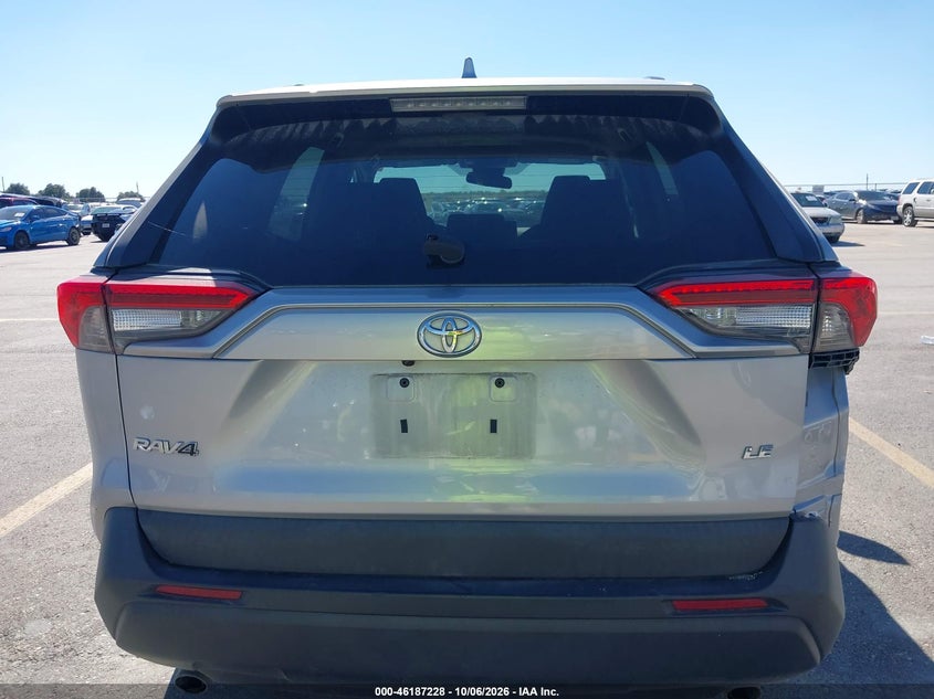 2020 TOYOTA RAV4 LE · Фото 17