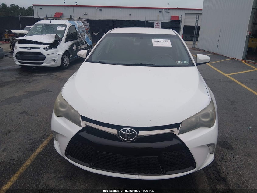 TOYOTA CAMRY - zdjęcie 12