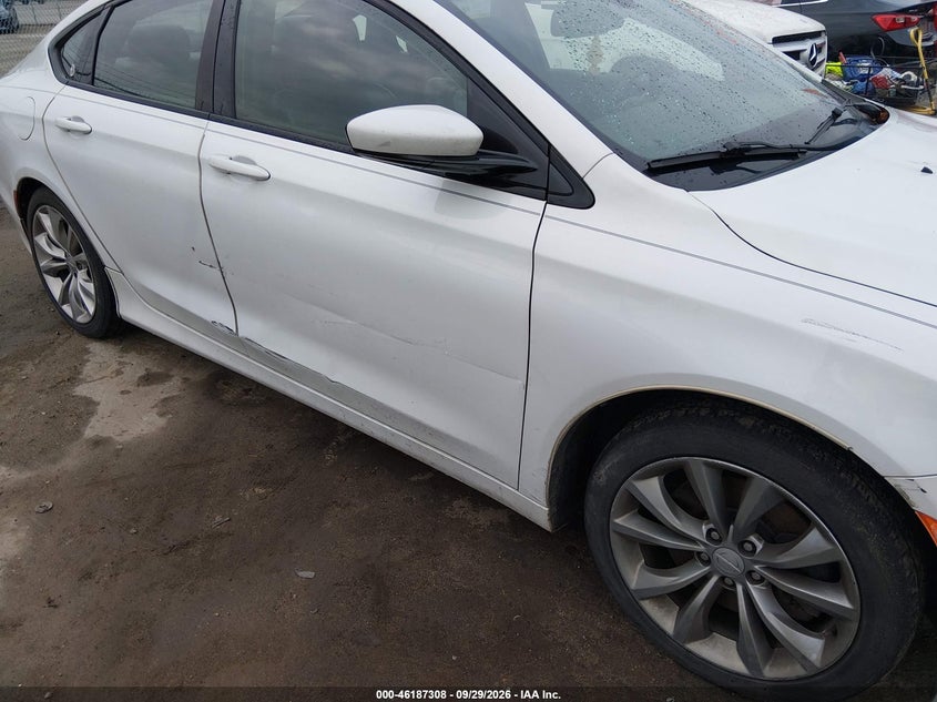 2015 CHRYSLER 200 auction photo 6