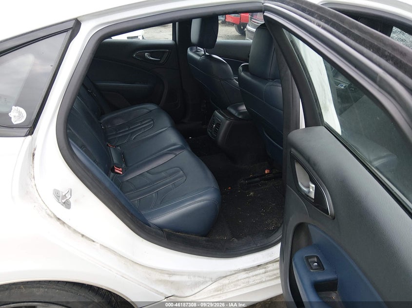 2015 CHRYSLER 200 auction photo 8