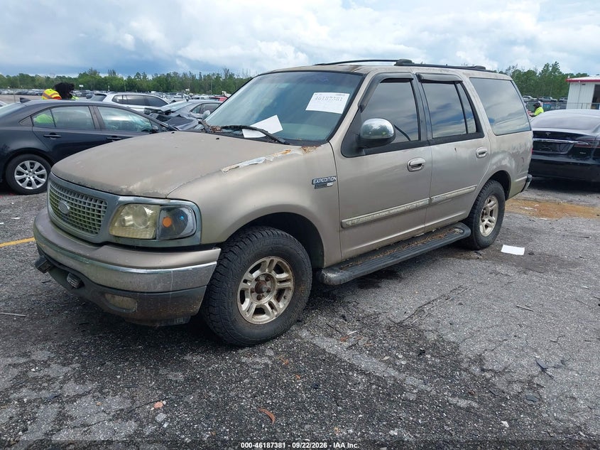 2001 Ford Expedition, Normal Wear & Tear, IAAI, VIN 1FMRU15W21LA54815 — photo 2