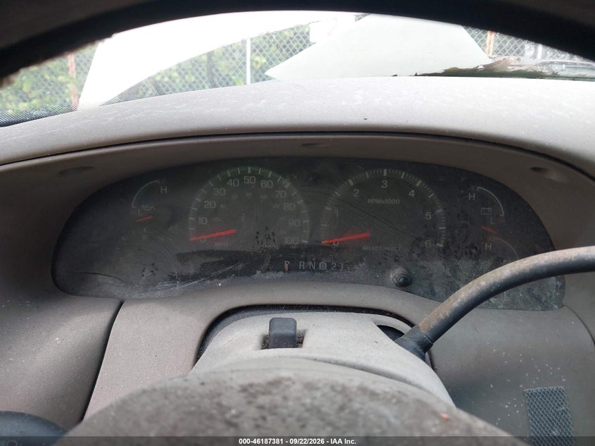 FORD EXPEDITION 2001 VIN 1FMRU15W21LA54815