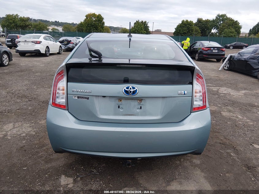 TOYOTA PRIUS - zdjęcie 17