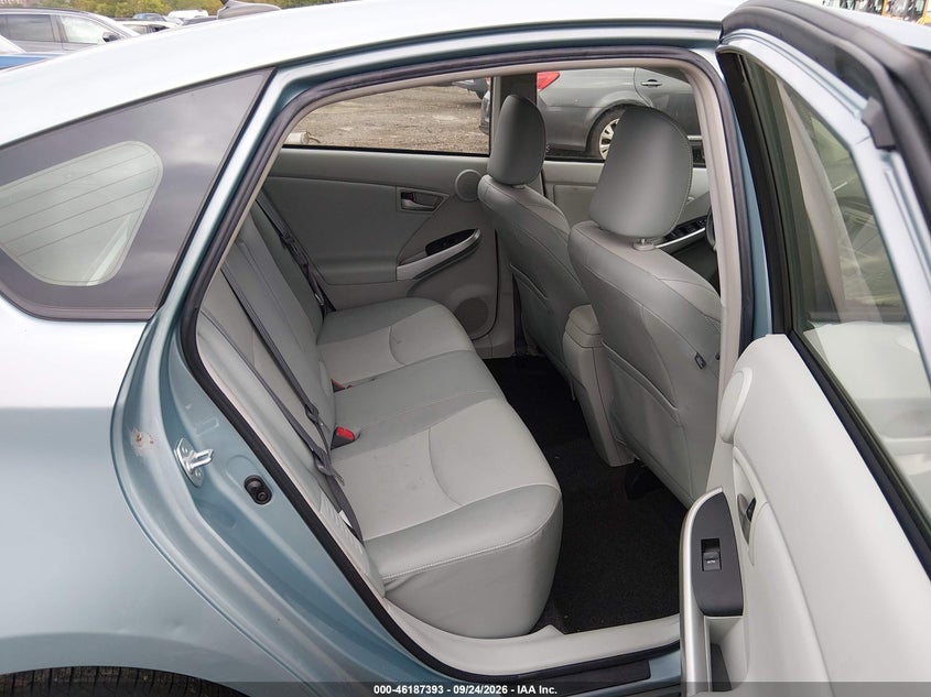 TOYOTA PRIUS - zdjęcie 8