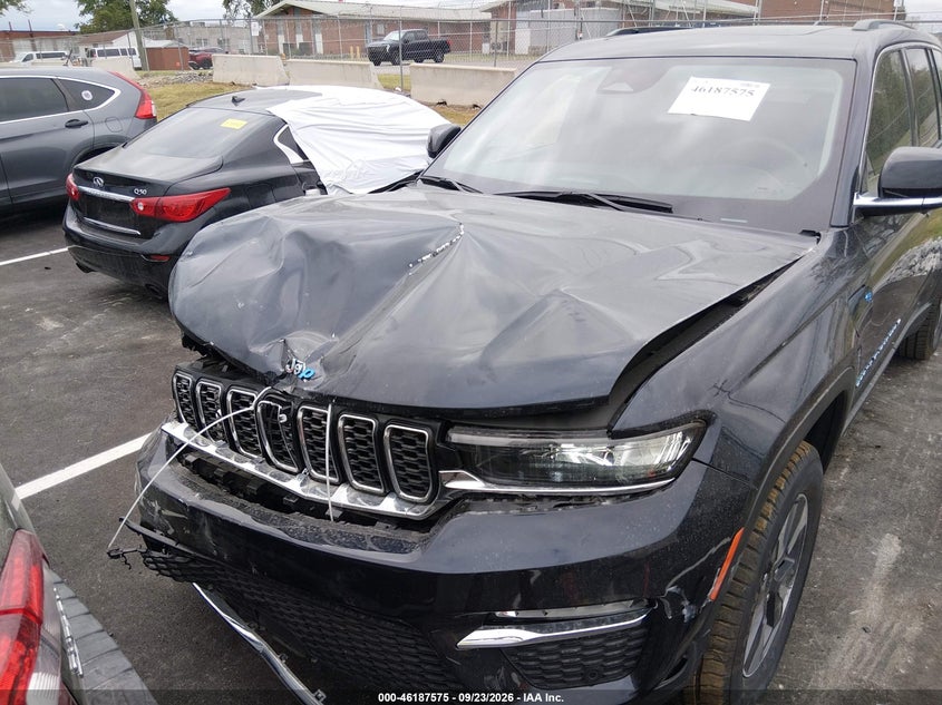 JEEP GRAND CHEROKEE 4XE - zdjęcie 12
