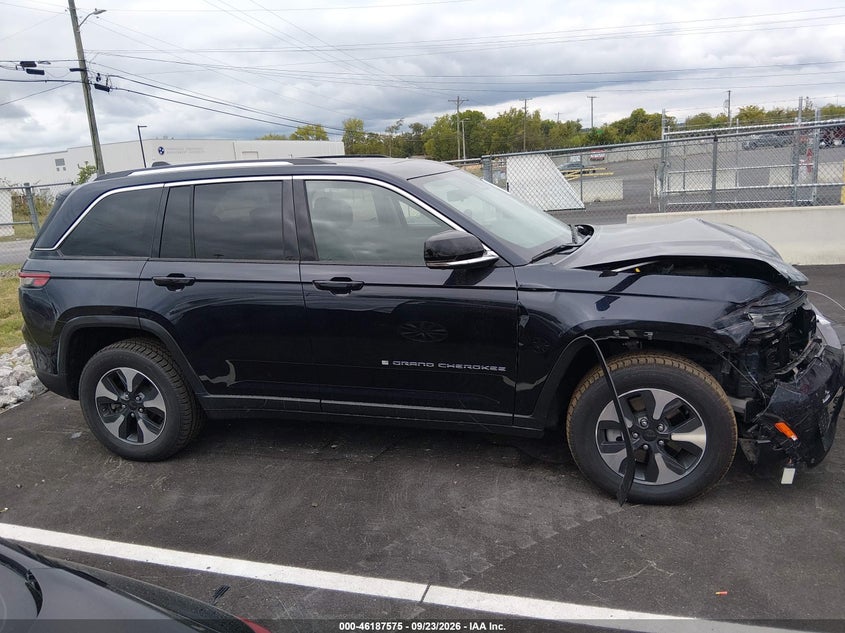 JEEP GRAND CHEROKEE 4XE - zdjęcie 13