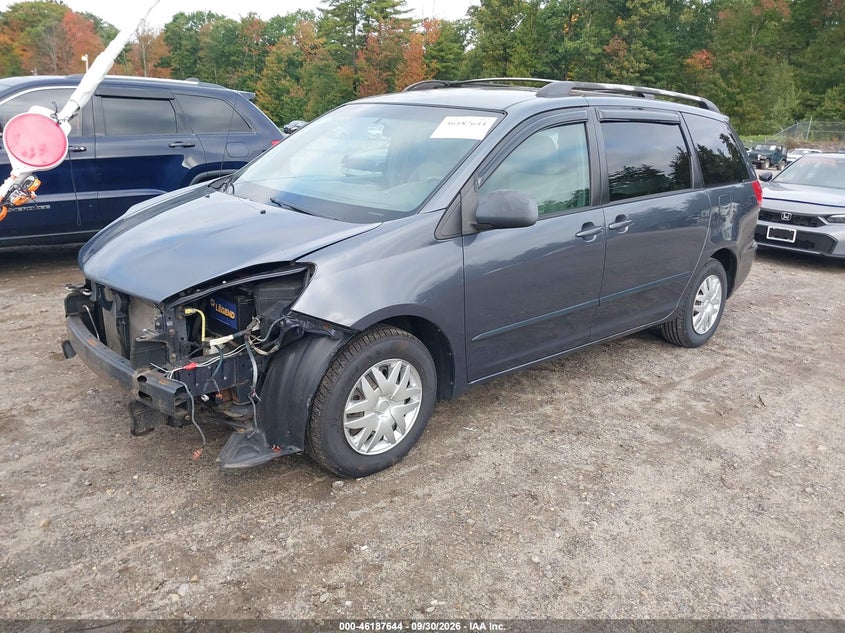 2009 TOYOTA SIENNA auction photo 2