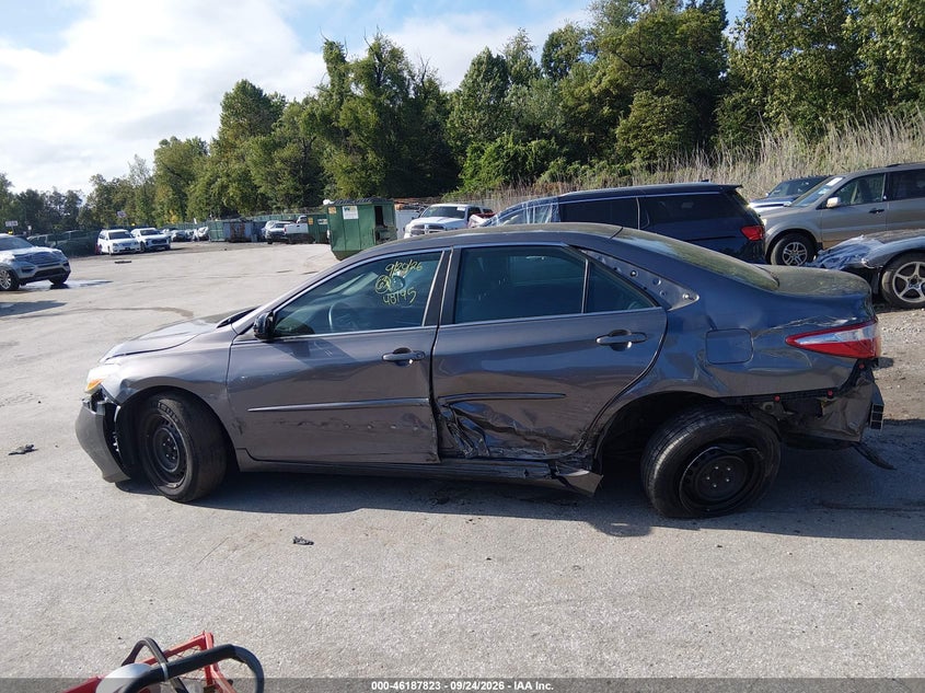 TOYOTA CAMRY - zdjęcie 15