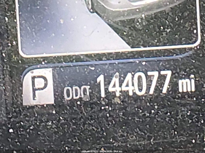 TOYOTA CAMRY - zdjęcie 16