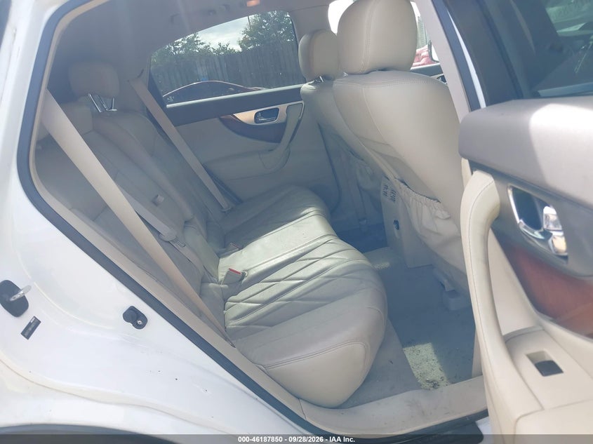 Фото 8 - INFINITI FX35