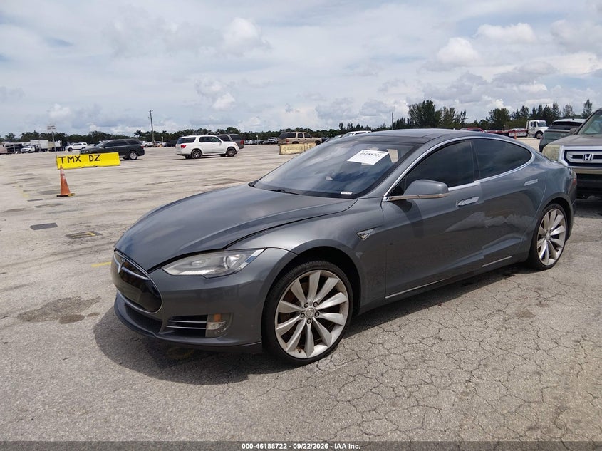 2013 Tesla Model S, Звичайний знос, IAAI, VIN 5YJSA1DP2DFP05327 — фото 2