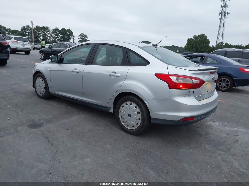 Vin: 1fahp3f27cl276564, lot: 46688636, ford focus se 20123