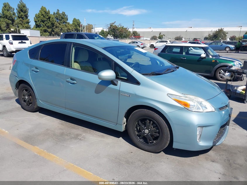 Vin: jtdkn3du2d1647377, lot: 46689427, toyota prius three 2013 img_1