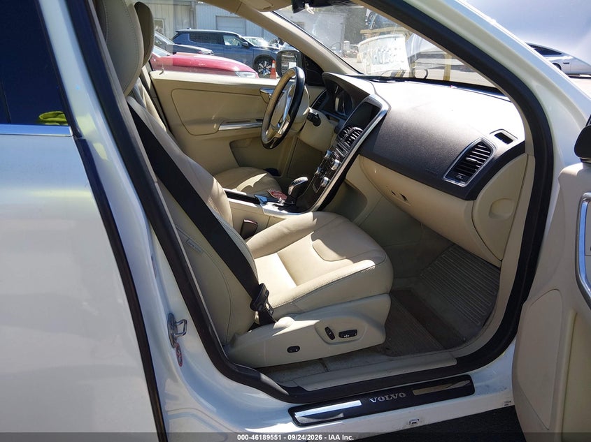 VOLVO XC60 2016 VIN YV4902RK0G2781363