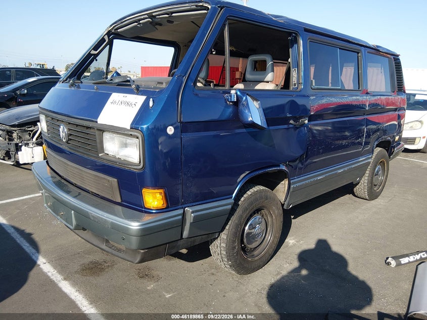 1988 Volkswagen Vanagon Bus, Rollover, IAAI, VIN WV2YB0259JH080585 — photo 2