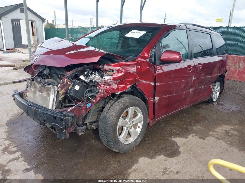 Vin: 5tdkk3dc7fs589255, lot: 46689829, toyota sienna le 20152
