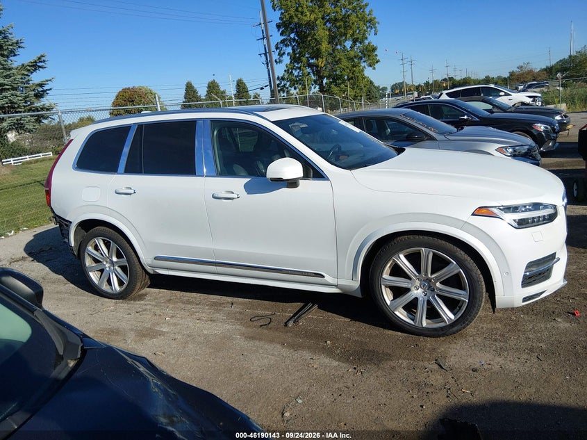 VOLVO XC90 HYBRID - zdjęcie 13