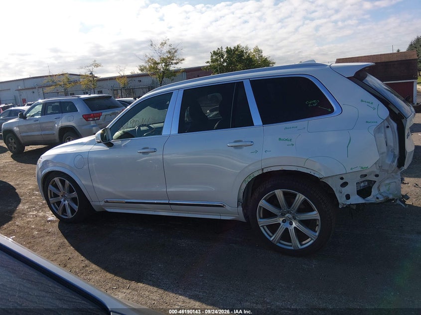 VOLVO XC90 HYBRID - zdjęcie 14