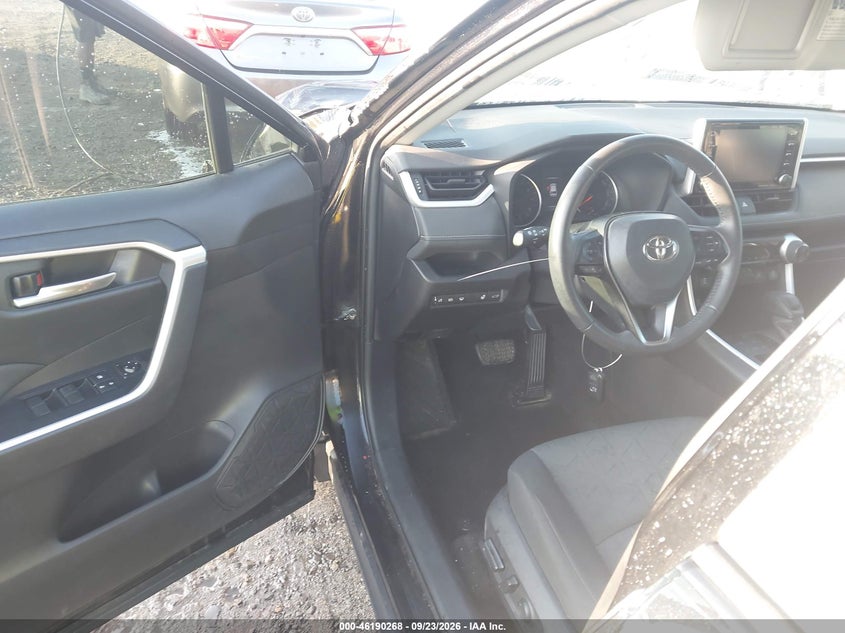 TOYOTA RAV4 - zdjęcie 17