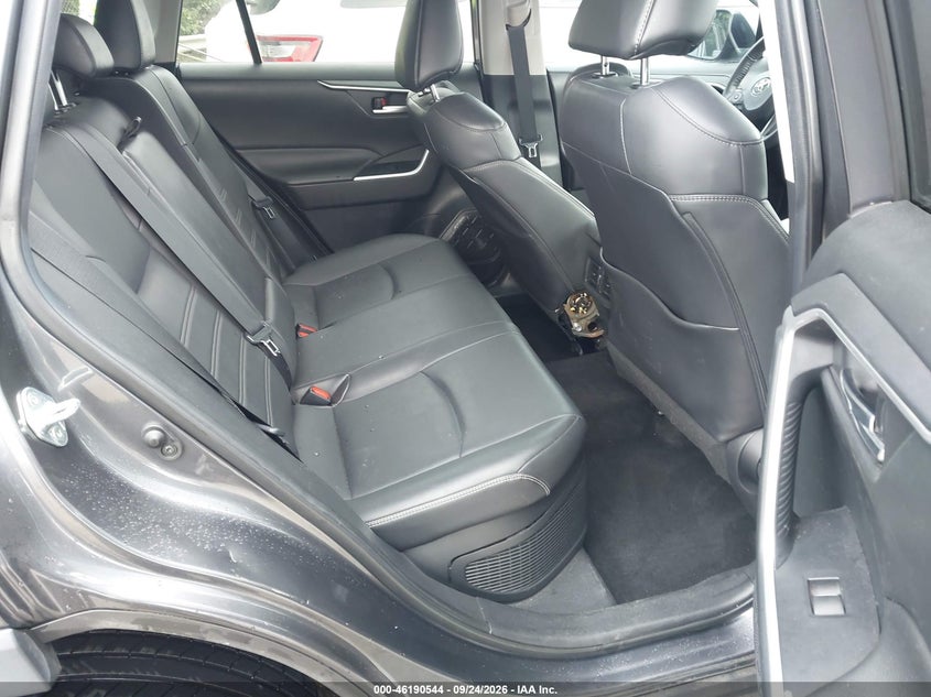 TOYOTA RAV4 - zdjęcie 8
