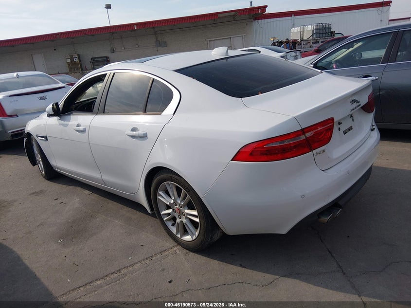 2017 JAGUAR XE 20D PREMIUM · Фото 3