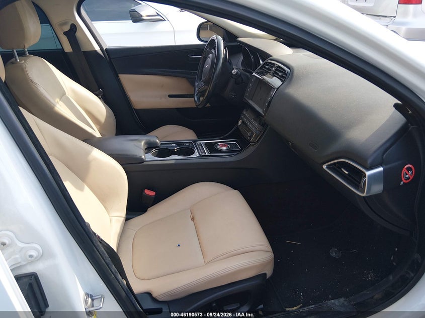2017 JAGUAR XE 20D PREMIUM · Фото 5