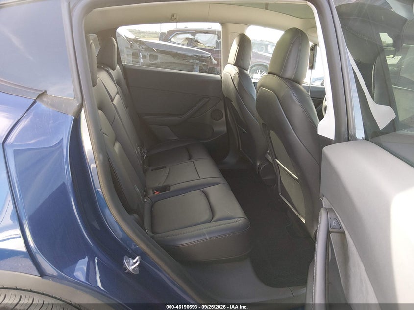 TESLA MODEL Y - zdjęcie 8