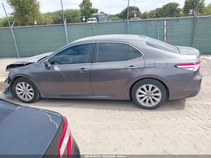 TOYOTA CAMRY - zdjęcie 14