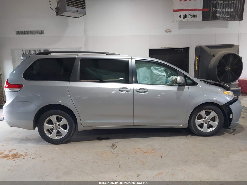 2012 TOYOTA SIENNA LE V6 8 PASSENGER · Фото 13