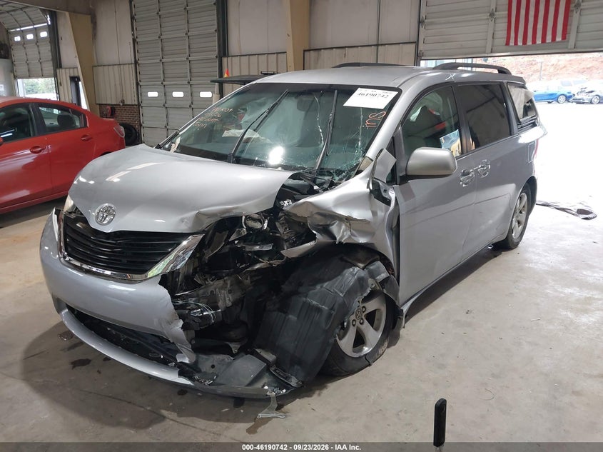 2012 TOYOTA SIENNA LE V6 8 PASSENGER · Фото 2