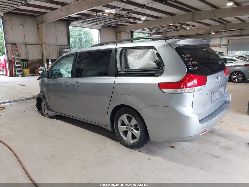 2012 TOYOTA SIENNA LE V6 8 PASSENGER · Фото 3