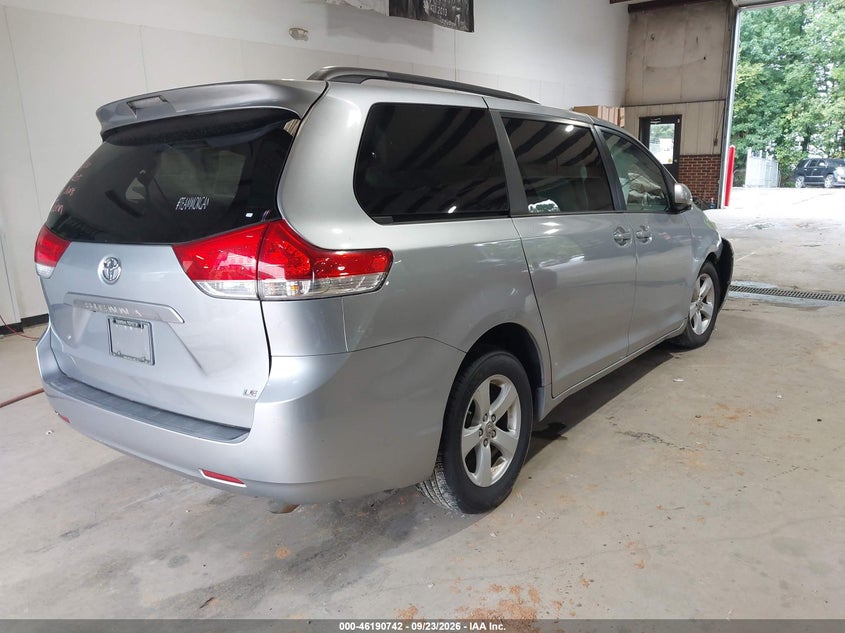 2012 TOYOTA SIENNA LE V6 8 PASSENGER · Фото 4