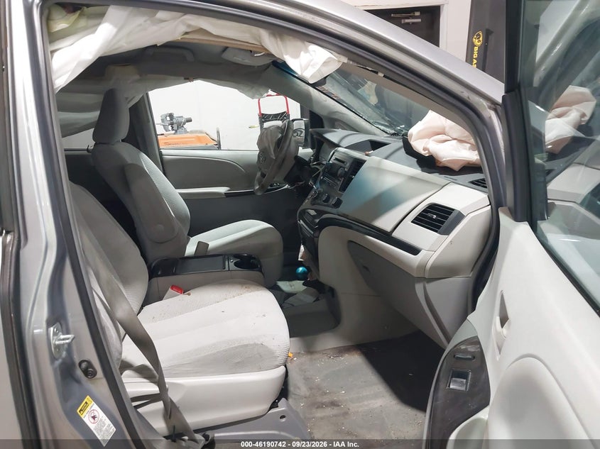2012 TOYOTA SIENNA LE V6 8 PASSENGER · Фото 5