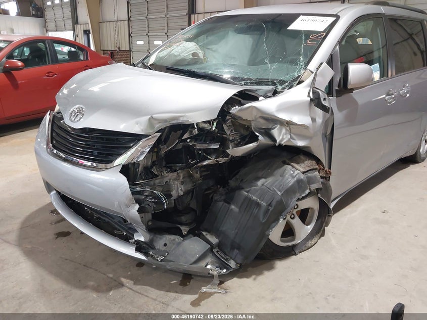 2012 TOYOTA SIENNA LE V6 8 PASSENGER · Фото 6