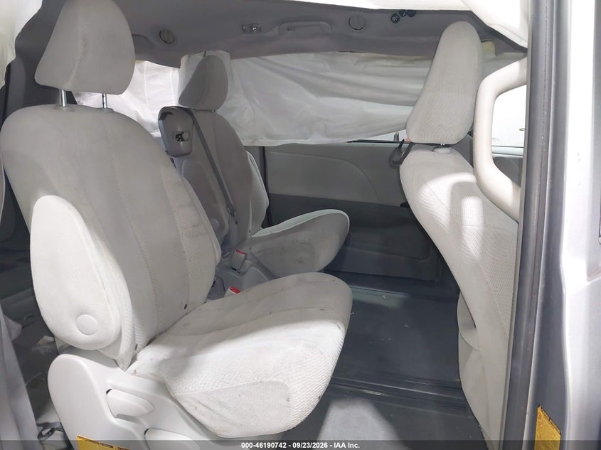 2012 TOYOTA SIENNA LE V6 8 PASSENGER · Фото 8