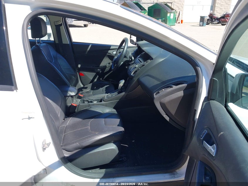 Photo 5 - FORD FOCUS