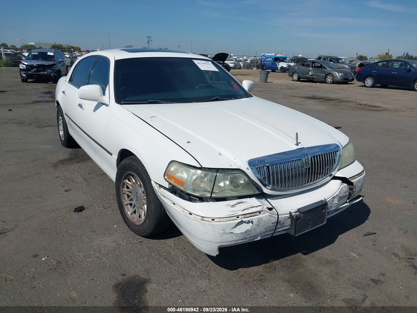 2003 LINCOLN TOWN CAR SIGNATURE