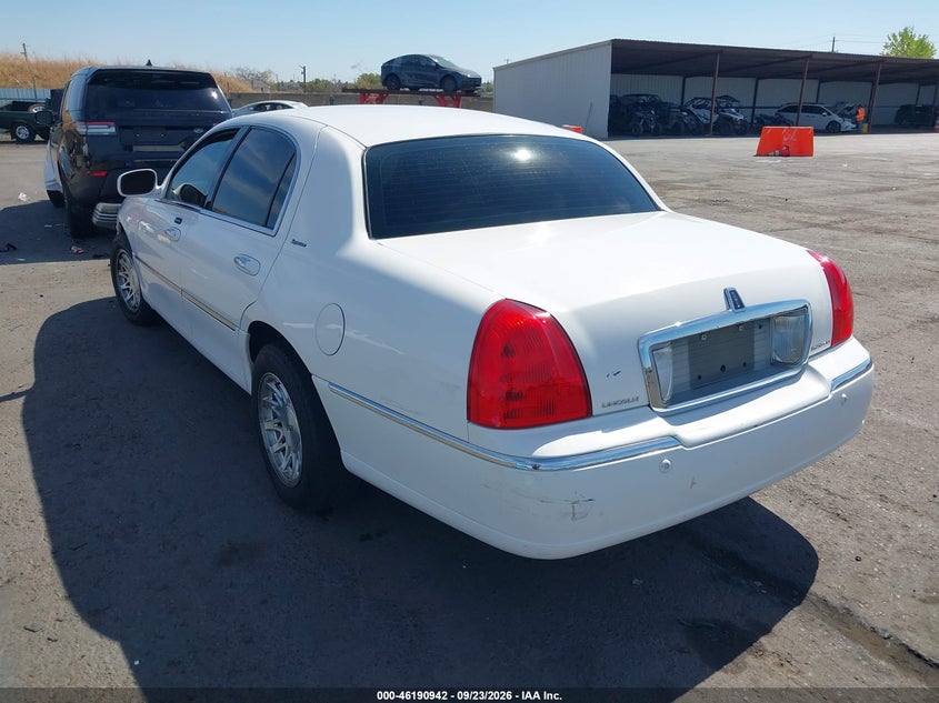 LINCOLN TOWN CAR 2003 VIN 1LNHM82W63Y605617