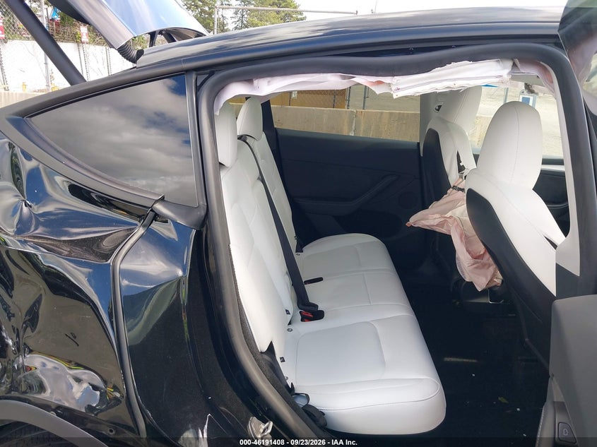 TESLA MODELO Y - zdjęcie 8