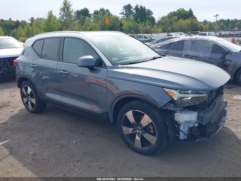 2021 VOLVO XC40 T5 MOMENTUM
