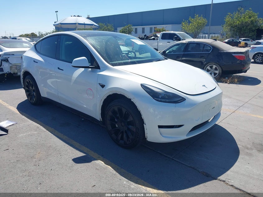 TESLA MODEL Y - zdjęcie 1