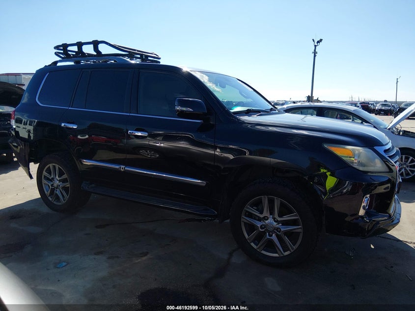 2013 LEXUS LX 570 · Фото 13