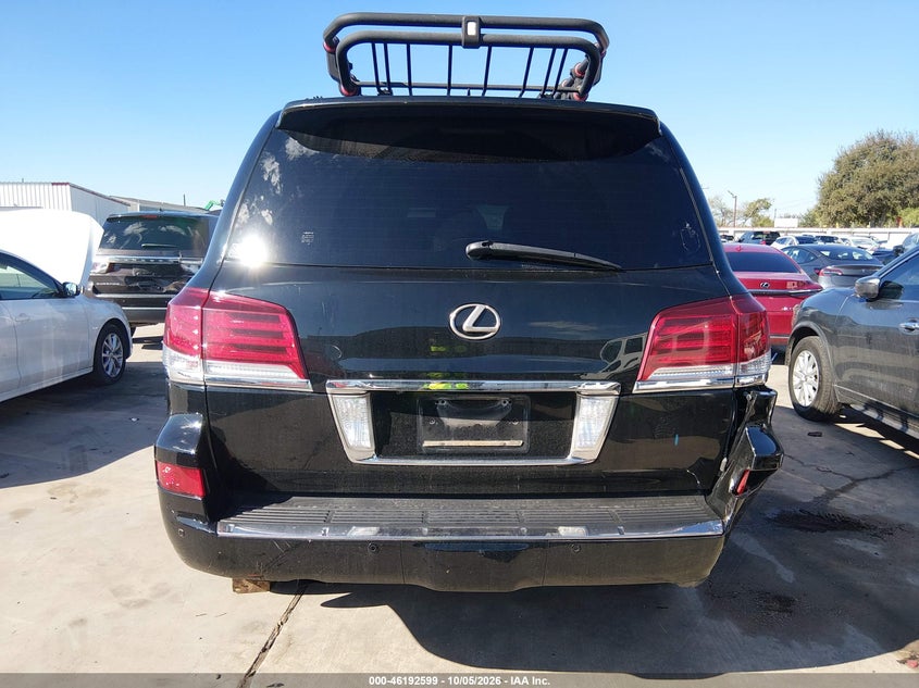 2013 LEXUS LX 570 · Фото 16