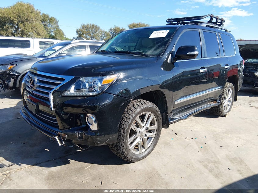 2013 LEXUS LX 570 · Фото 2